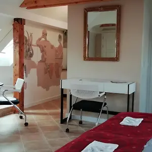 attic-studio-prague-cozy-and-quiet-apartment.praguehotelsweb.com/